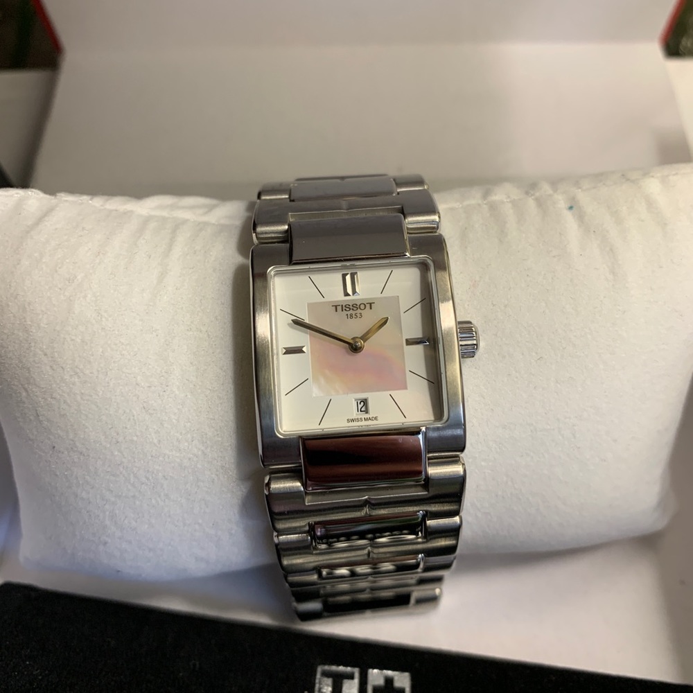 Authentic TISSOT T02 31mm stainless steel mother of Pearl watch - Picture 4 of 11